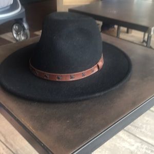 Chic Black Wool Fedora